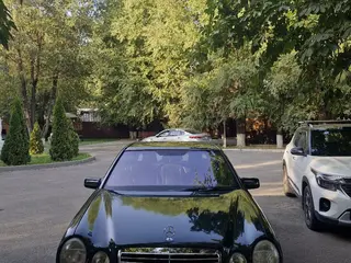 Mercedes-Benz E 230