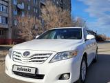 Toyota Camry 2010 года за 7 800 000 тг. в Семей – фото 2