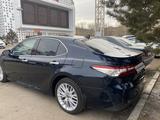 Toyota Camry 2019 года за 14 400 000 тг. в Астана – фото 4