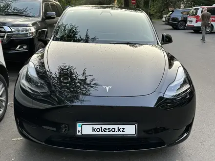 Tesla Model Y 2022 года за 23 000 000 тг. в Алматы