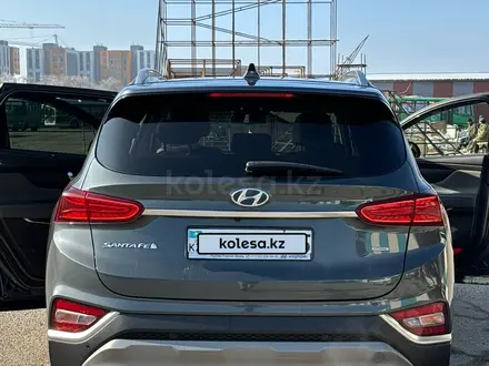 Hyundai Santa Fe 2020 года за 15 000 000 тг. в Алматы – фото 11