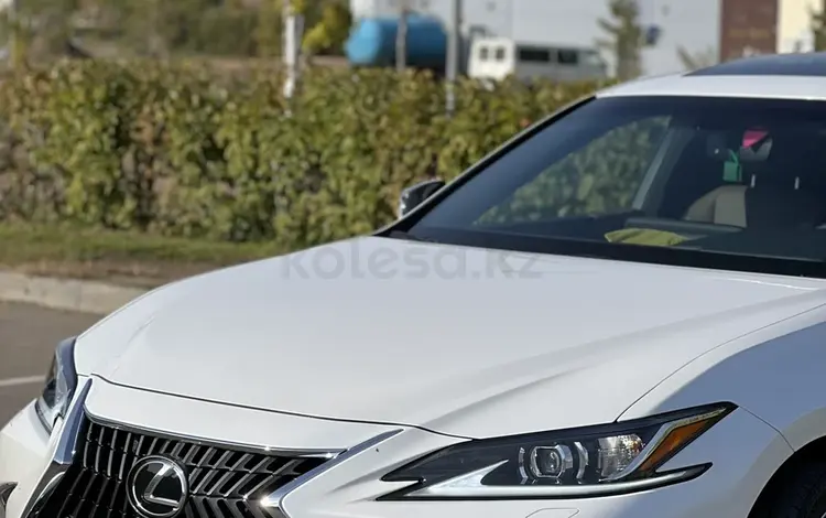 Lexus ES 250 2022 года за 25 900 000 тг. в Астана