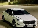 Hyundai Sonata 2021 года за 12 000 000 тг. в Караганда – фото 2