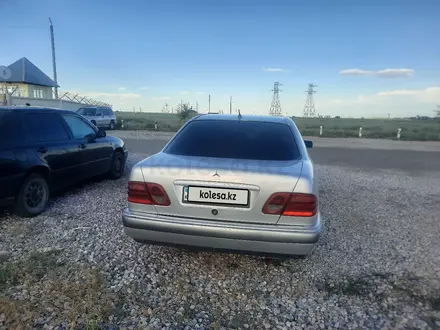 Mercedes-Benz E 280 1997 года за 2 700 000 тг. в Узынагаш – фото 4