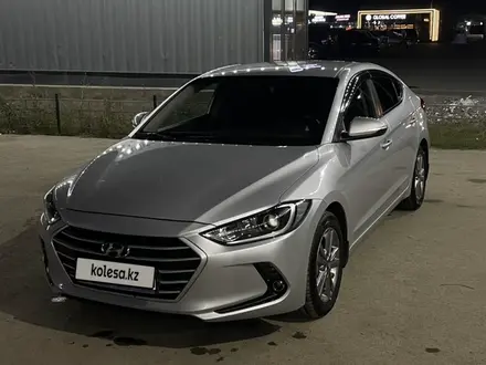 Hyundai Elantra 2018 года за 7 990 000 тг. в Актобе – фото 12