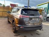 Toyota RAV4 2017 года за 7 400 000 тг. в Уральск – фото 4