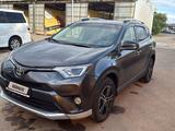 Toyota RAV4 2017 года за 7 400 000 тг. в Уральск