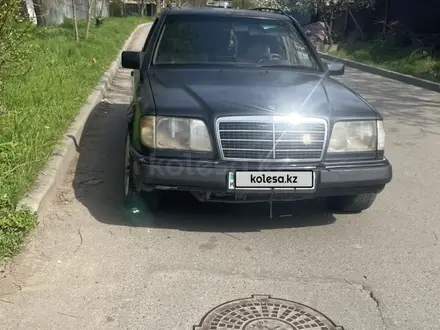 Mercedes-Benz E 280 1995 года за 2 100 000 тг. в Алматы