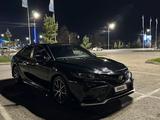 Toyota Camry 2021 годаfor12 500 000 тг. в Тараз – фото 2