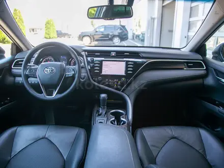 Toyota Camry 2019 года за 13 290 000 тг. в Алматы – фото 12
