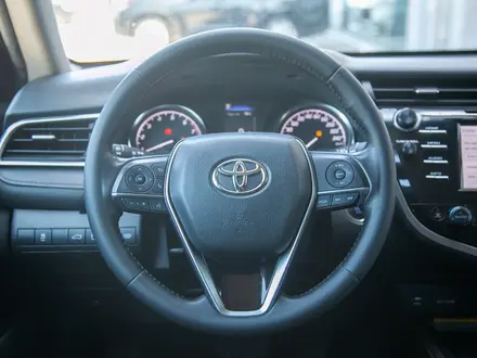 Toyota Camry 2019 года за 13 290 000 тг. в Алматы – фото 13