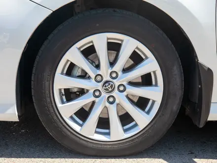 Toyota Camry 2019 года за 13 290 000 тг. в Алматы – фото 21