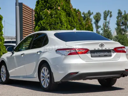 Toyota Camry 2019 года за 13 290 000 тг. в Алматы – фото 3