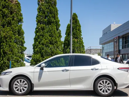 Toyota Camry 2019 года за 13 290 000 тг. в Алматы – фото 4