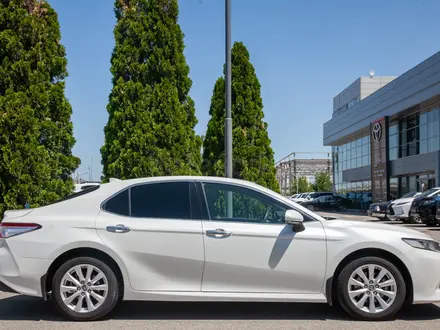 Toyota Camry 2019 года за 13 290 000 тг. в Алматы – фото 8