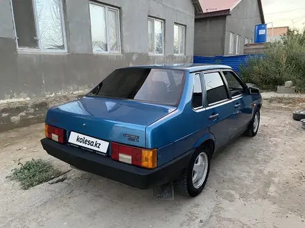 ВАЗ (Lada) 21099 2001 года за 850 000 тг. в Атырау – фото 2