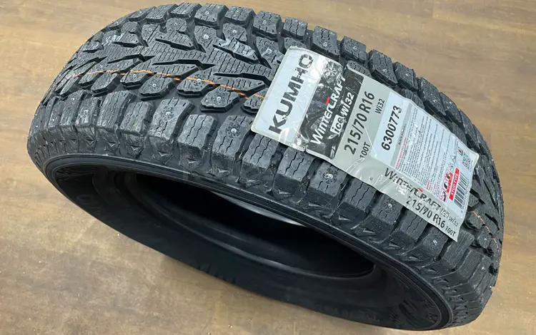 215/70r16 Kumho Wintercraft Ice WI32 за 56 000 тг. в Астана