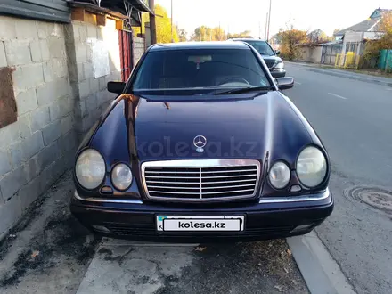 Mercedes-Benz E 320 1996 года за 3 200 000 тг. в Талдыкорган