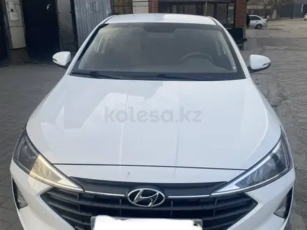 Hyundai Elantra 2019 года за 9 500 000 тг. в Семей