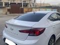 Hyundai Elantra 2019 года за 9 500 000 тг. в Семей – фото 2