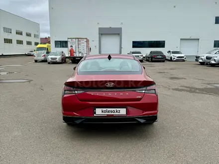Hyundai Elantra 2022 года за 10 600 000 тг. в Астана – фото 4