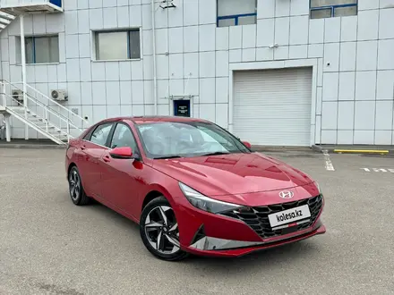 Hyundai Elantra 2022 года за 10 600 000 тг. в Астана