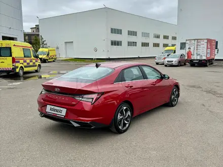 Hyundai Elantra 2022 года за 10 600 000 тг. в Астана – фото 3