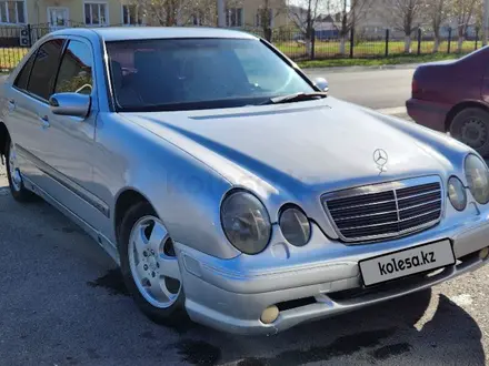 Mercedes-Benz E 200 2001 года за 2 800 000 тг. в Тараз – фото 4