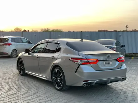 Toyota Camry 2017 года за 8 900 000 тг. в Актобе – фото 17