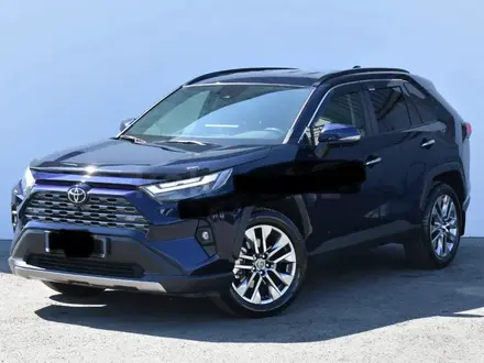 Toyota RAV4 2022 года за 21 500 000 тг. в Атырау