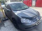 Volkswagen Golf 2005 года за 2 000 000 тг. в Караганда – фото 2