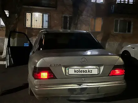 Mercedes-Benz E 230 1992 года за 950 000 тг. в Тараз – фото 2