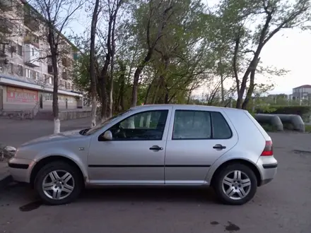 Volkswagen Golf 2001 года за 1 750 000 тг. в Аксу – фото 4