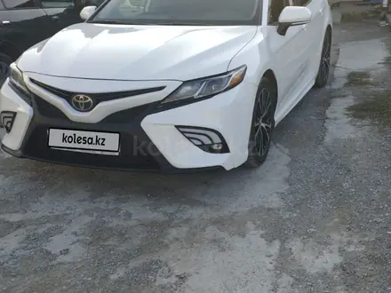 Toyota Camry 2020 года за 12 700 000 тг. в Шымкент