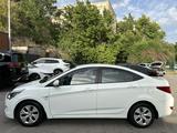 Hyundai Solaris 2015 года за 6 000 000 тг. в Шымкент – фото 2