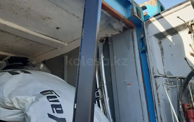 Губа бампера мерседес 210. Перед и задние. за 15 000 тг. в Астана