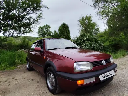 Volkswagen Golf 1995 года за 1 400 000 тг. в Алматы – фото 2