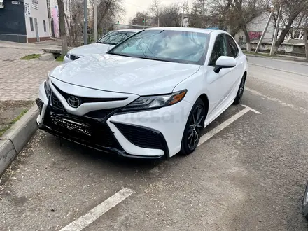 Toyota Camry 2021 года за 14 500 000 тг. в Шымкент