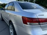 Hyundai Sonata 2006 годаfor4 000 000 тг. в Караганда – фото 2