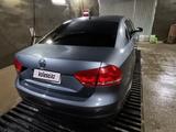 Volkswagen Passat 2013 года за 4 700 000 тг. в Уральск – фото 2