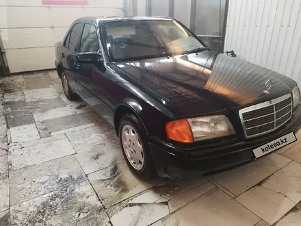 Mercedes-Benz C 200 1994 года за 1 800 000 тг. в Астана