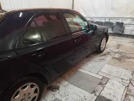 Mercedes-Benz C 200 1994 года за 1 800 000 тг. в Астана – фото 3