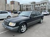 Mercedes-Benz E 220 1993 года за 2 750 000 тг. в Караганда