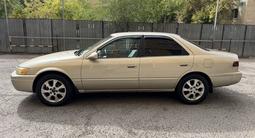 Toyota Camry 1998 года за 3 650 000 тг. в Астана – фото 2