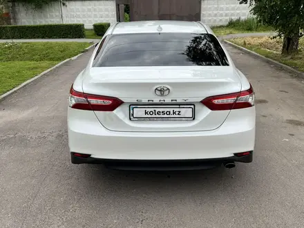 Toyota Camry 2018 года за 14 500 000 тг. в Алматы – фото 5