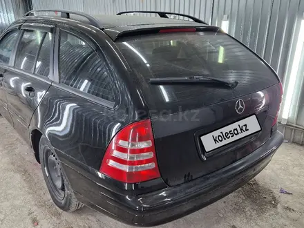 Mercedes-Benz C 200 2001 года за 2 300 000 тг. в Караганда – фото 2