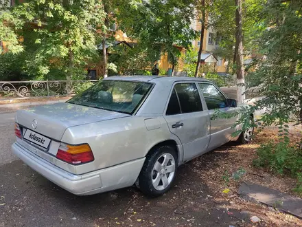 Mercedes-Benz E 200 1990 года за 600 000 тг. в Тараз – фото 3