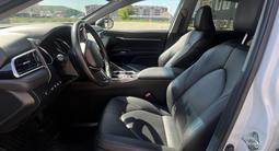Toyota Camry 2020 года за 13 900 000 тг. в Петропавловск – фото 5