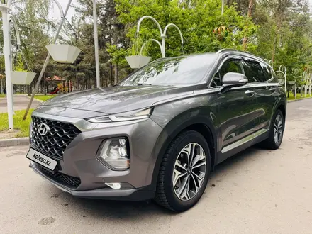 Hyundai Santa Fe 2018 года за 11 700 000 тг. в Алматы – фото 3