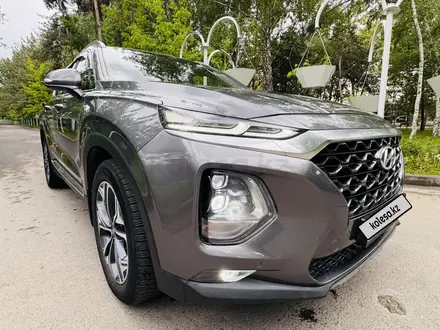 Hyundai Santa Fe 2018 года за 11 700 000 тг. в Алматы